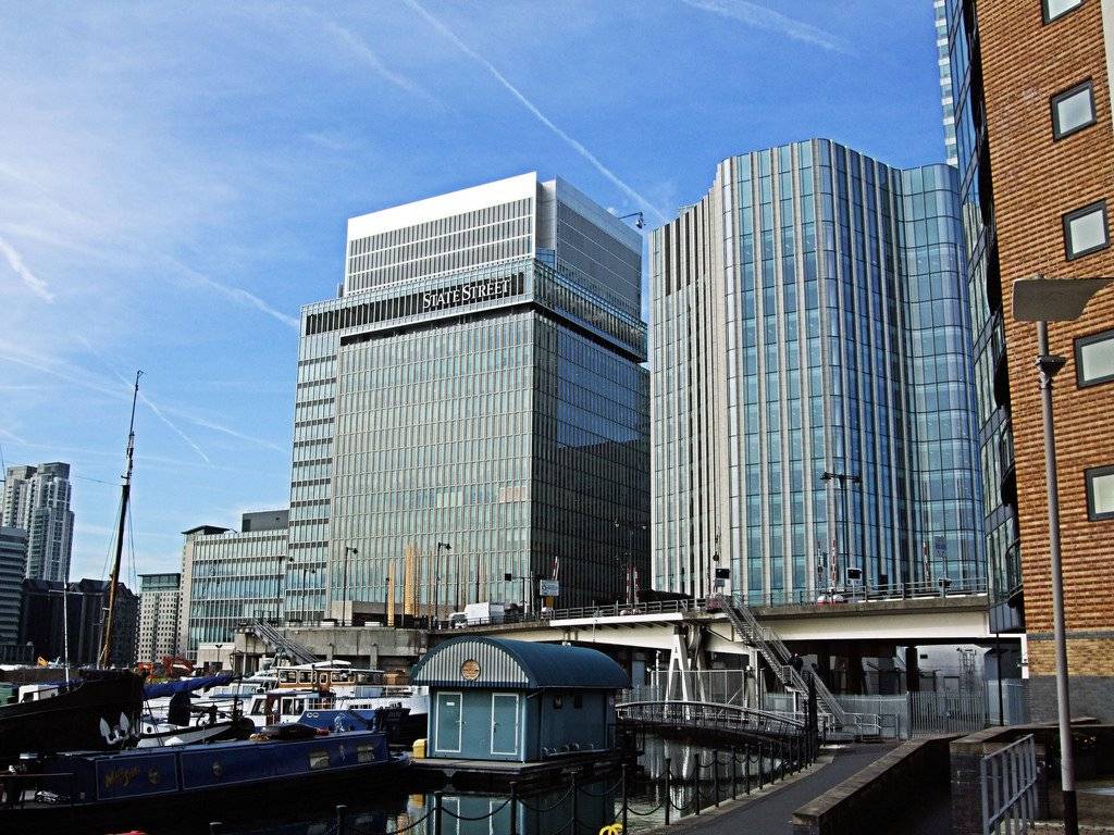 The image depicts the State Street Bank in Canary Wharf - London.