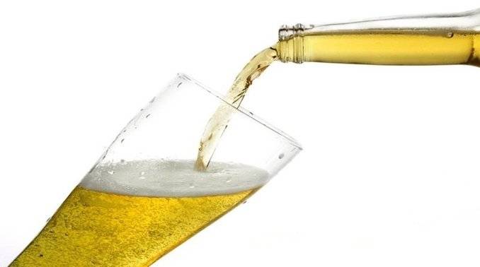 The image depicts a Bottle of beer being poured into a Glass. This image is relevant as the post deals with patent issues for the style of presenting beer. Click on the image for more information