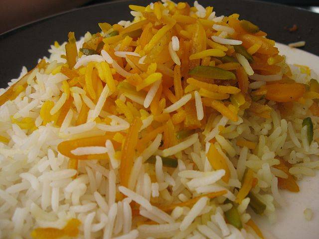 This image shows some cooked Basmati rice. This post is about the recent GI tag that has been given to Indian Basmati Rice against Pakistan's petition. To read more click here.